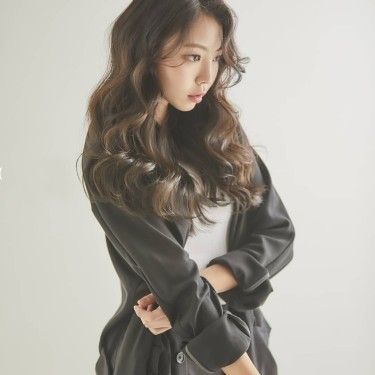 특별한 날의 여성 스타일링 드라이