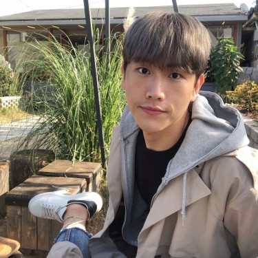 훈남 학생컷
