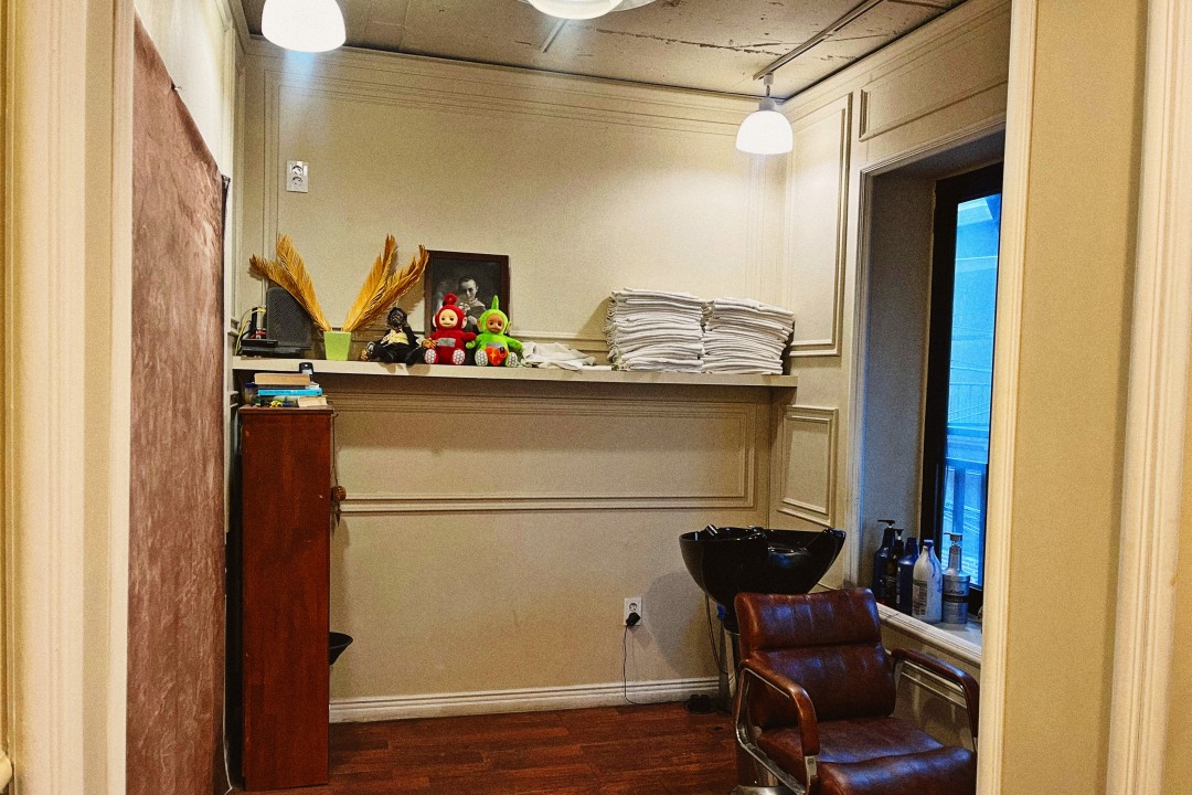 하이텐션바버샵 , 서울 용산구 이태원동 625 201호(이태원동)미용실, 마메드네