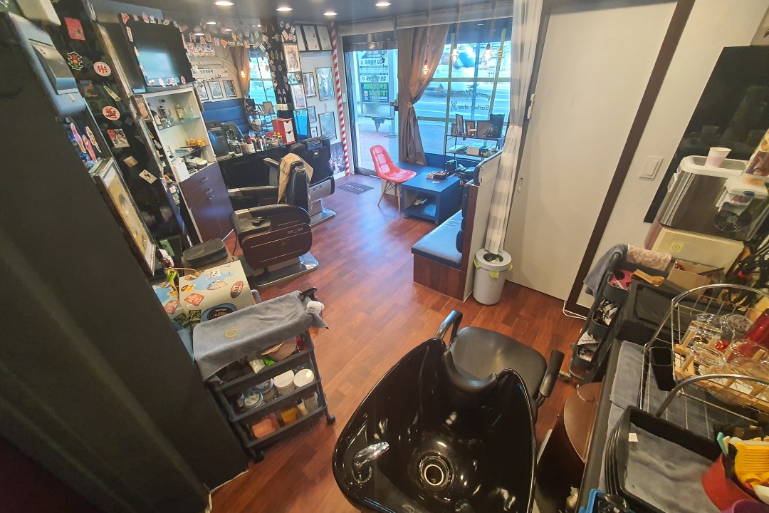 페니레인바버샵 , 서울특별시 관악구 신림동 540-30 1층미용실, 마메드네