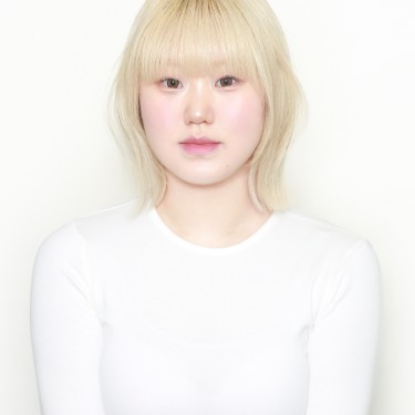 어바웃9 홍대입구 본점 디자이너 희나