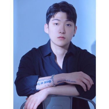 디렉터 J