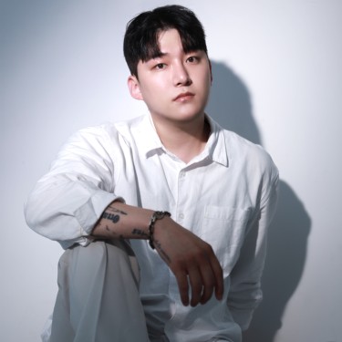 수석 디자이너 시월